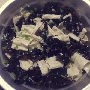 凉拌腐竹木耳的做法步骤 第1步