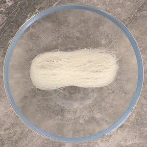 蒜蓉粉丝蒸丝瓜的做法步骤 第1步