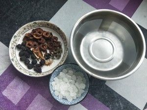 酸梅汤(酸酸甜甜好味道)的做法步骤 第1步