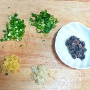 蒜蓉豉汁蒸带子的做法步骤 第1步