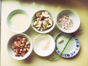 意式熏肉蘑菇烩饭的做法步骤 第2步