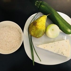 欧洲奶酪，秀出我的味道-「二人一道」梨子奶酪洋葱饭的做法步骤 第1步