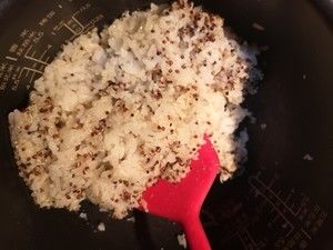 搞定孩子们的藜麦饭团的做法步骤 第5步