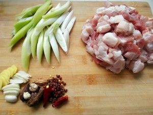 麻辣版红烧肉（附甜版食谱）的做法步骤 第1步
