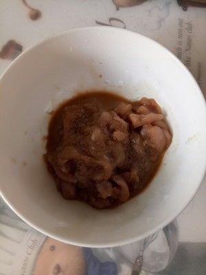 甜椒炒肉丝的做法步骤 第1步