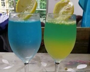 自调鸡尾酒（黄绿色，蓝色，多种颜色）的做法步骤 第6步