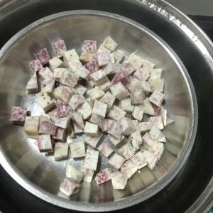 椰汁芋头西米露（详细图步骤）的做法步骤 第2步
