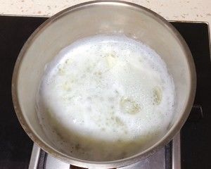 【绵软软de电饭锅蛋糕】第1次就成功哒👉炒鸡好吃de彤小宝鸭鸭蛋糕的做法步骤 第3步