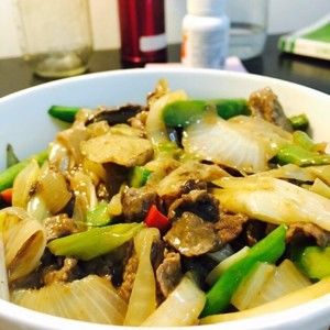 白领便当--蒜爆牛肉盖浇饭的做法步骤 第2步