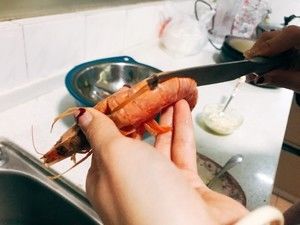 蒜蓉芝士焗阿根廷红虾的做法步骤 第2步