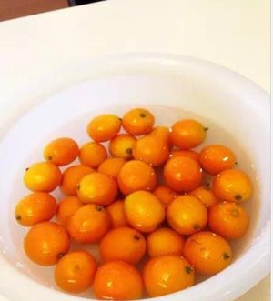 自制金桔冰糖柠檬饮（可以生津止渴，润燥养肤）的做法步骤 第1步