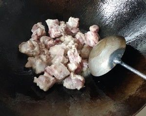 家常｜土豆炖排骨的做法步骤 第2步
