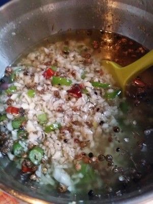 自制蒜香鲜辣麻椒油的做法步骤 第2步