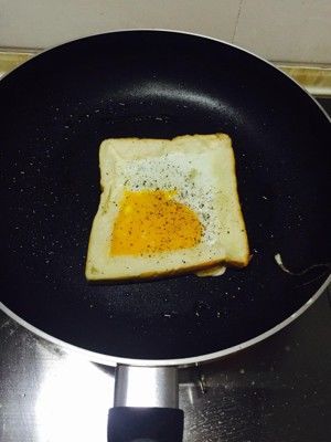土司鸡蛋火腿三明治  早餐下午茶的做法步骤 第1步