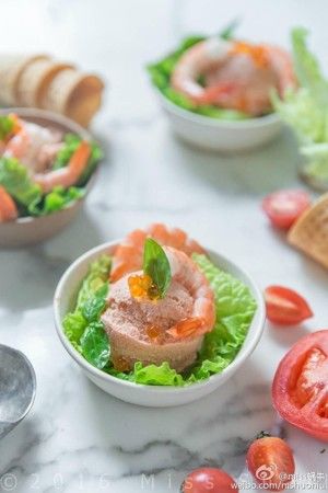 鲜虾番茄冰淇淋配三文鱼籽.Prawns with tomato ice cream.的做法步骤 第6步
