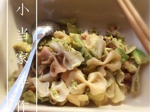 牛油果炒鸡蛋拌蝴蝶面的做法步骤 第5步