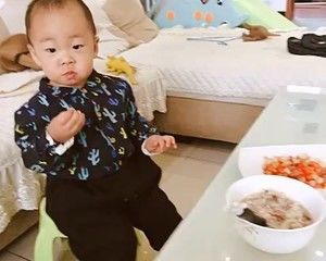 宝宝彩椒虾仁脆皮肠的做法步骤 第1步