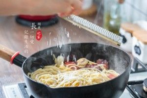 完美搭配！一定要试的腐乳腊肠意面~的做法步骤 第4步