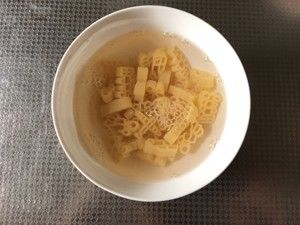 宝宝辅食之茄汁奶酪西兰花肉酱面的做法步骤 第1步