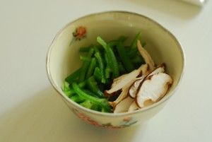一只锅子煮“白酱海鲜意面”的做法步骤 第4步