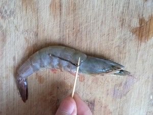 蒜蓉开边虾蒸粉丝金针菇的做法步骤 第1步