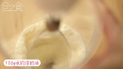 少女心特供—小兔纸草莓雪糕杯《仓之食》12的做法步骤 第3步
