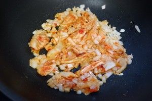 辣白菜炒魔芋丝的做法步骤 第5步