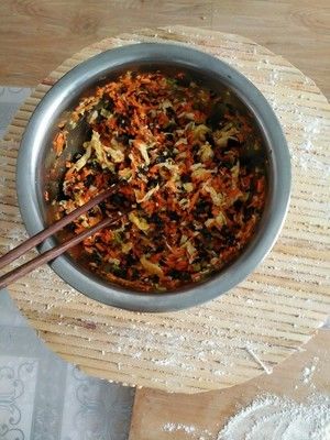 胡萝卜鸡蛋木耳饺子的做法步骤 第3步
