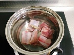 宝宝辅食：玉米莲藕排骨汤的做法步骤 第2步