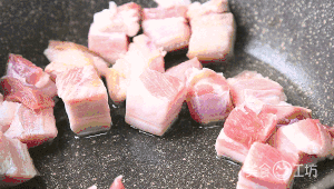 梨香红烧肉-好吃不过这碗红烧肉的做法步骤 第3步