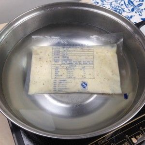 奶油蘑菇汤配烤面包丁的做法步骤 第1步