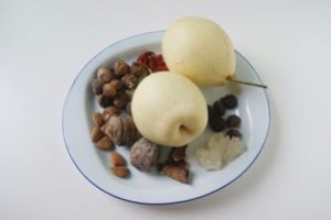 秋季润燥【雪梨无花果汤】的做法步骤 第1步