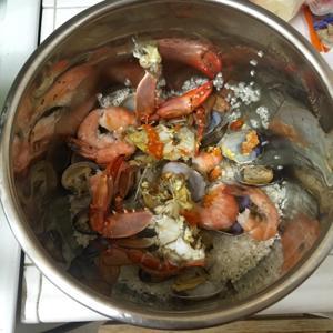 高压锅版海鲜粥的做法步骤 第5步
