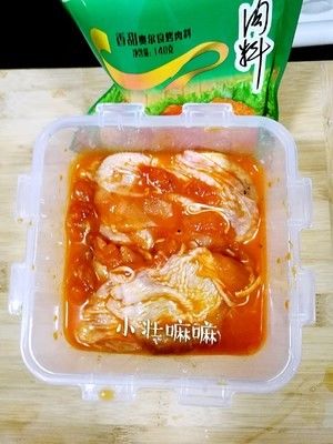 奥尔良烤鸡腿肉《超详细烤箱版》奥尔良烤肉  简单好做烤箱烤鸡肉的做法步骤 第7步