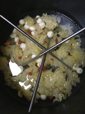 冰糖雪梨银耳莲子汤的做法步骤 第8步