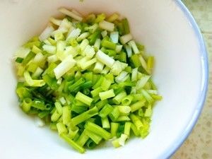 韭菜猪肉包袱饺的做法步骤 第2步