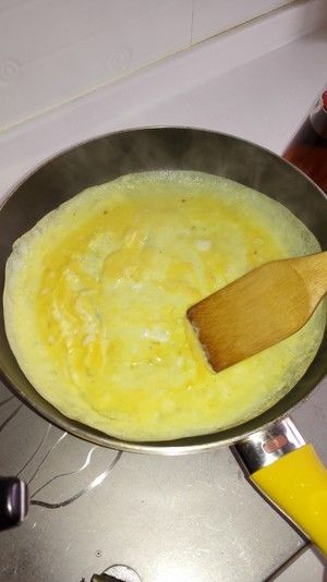 自创蛋包饭（内包咖喱腊肉炒饭）的做法步骤 第6步