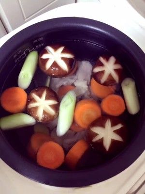 香菇胡萝卜排骨汤的做法步骤 第1步