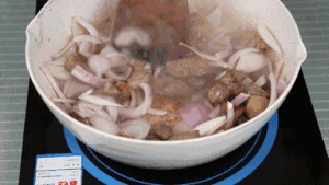 新疆妈妈的拿手菜，羊肉手抓饭的做法步骤 第3步
