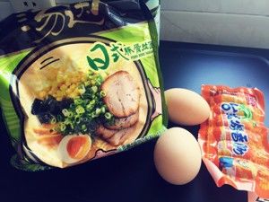 快手酱油炒面（方便面版）的做法步骤 第1步