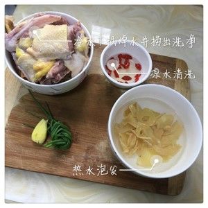 笋干老鸭煲的做法步骤 第2步
