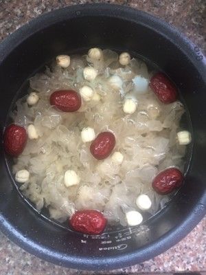 雪耳莲子绿豆汤的做法步骤 第2步