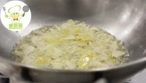 芋头焖鸭，鸭肉这样做才软烂好嚼易吸收│威厨艺的做法步骤 第5步