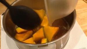 日式煮南瓜（便当菜）的做法步骤 第3步