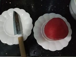 电饭煲香肠西红柿莴笋叶焖饭的做法步骤 第1步