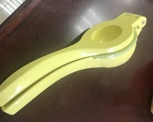 手做柠檬汁（高考的考生看这里超实用的考场饮品）的做法步骤 第2步