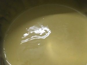 基础蛋糕底－戚风制作 详细蛋白打发过程的做法步骤 第2步