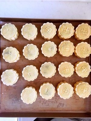 新款广式月饼的做法步骤 第6步