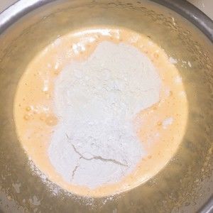 宝宝辅食－蛋黄软饼的做法步骤 第3步