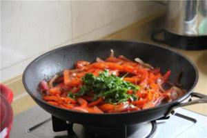 糖醋甜椒-新手下厨 Sweet and Sour Capsicum with Onion的做法步骤 第3步